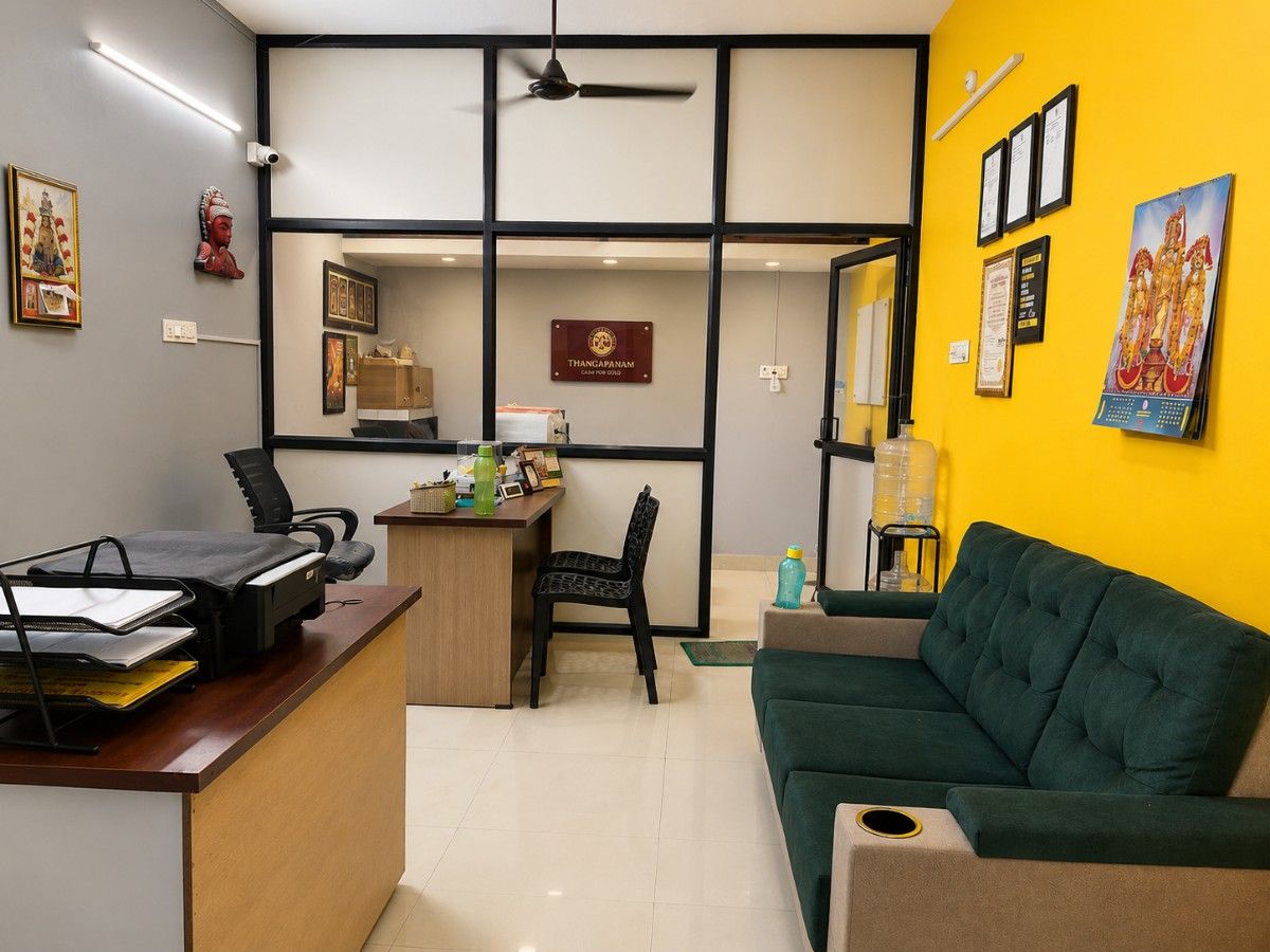 Comfortable and professional office environment for customers visiting Thangapanam Cash for Gold