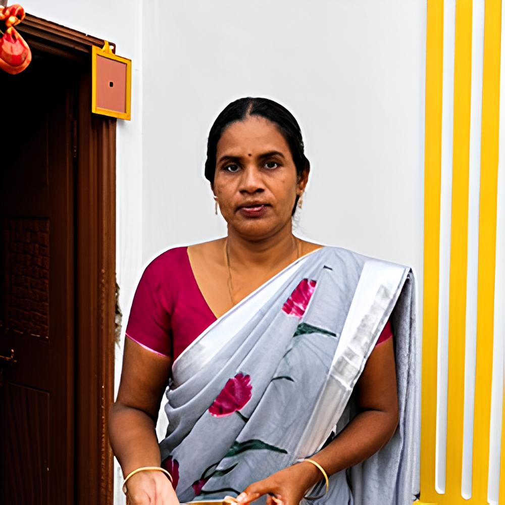 Satisfied customer using Thangapanam gold buying services at a Tamil Nadu branch.